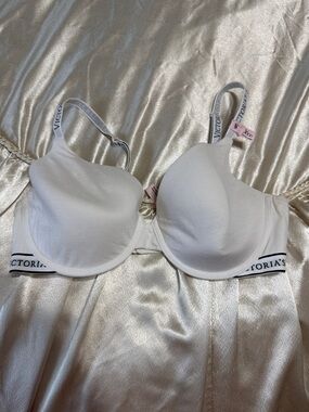 Victoria's Secret White Molded T-Shirt Bra with Logo Band